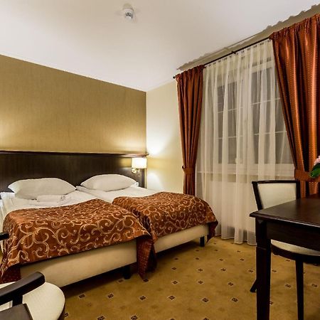 Hotel Krzyski Tarnów Buitenkant foto