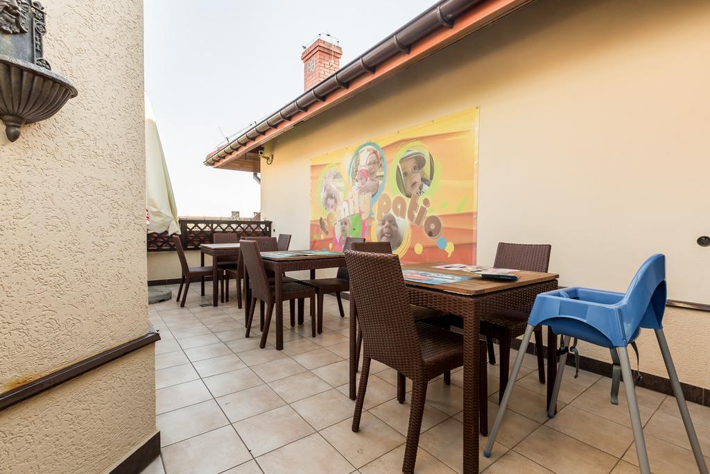 Hotel Krzyski Tarnów Buitenkant foto