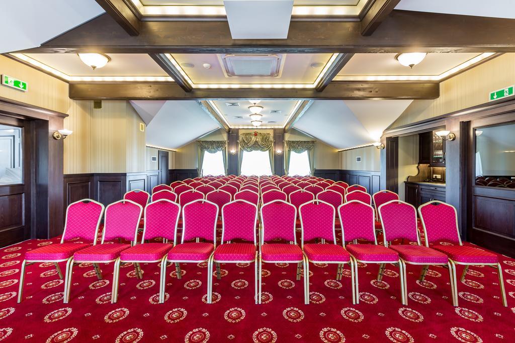 Hotel Krzyski Tarnów Buitenkant foto