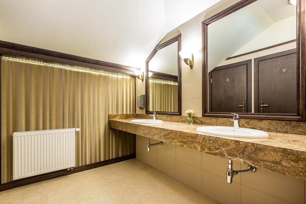 Hotel Krzyski Tarnów Buitenkant foto
