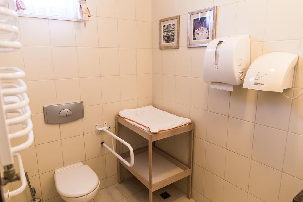 Hotel Krzyski Tarnów Buitenkant foto