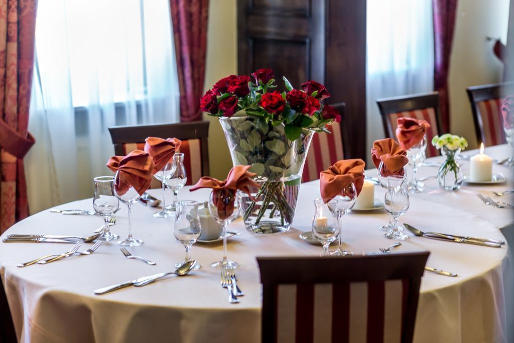 Hotel Krzyski Tarnów Buitenkant foto