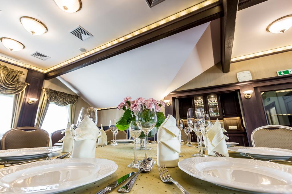 Hotel Krzyski Tarnów Buitenkant foto