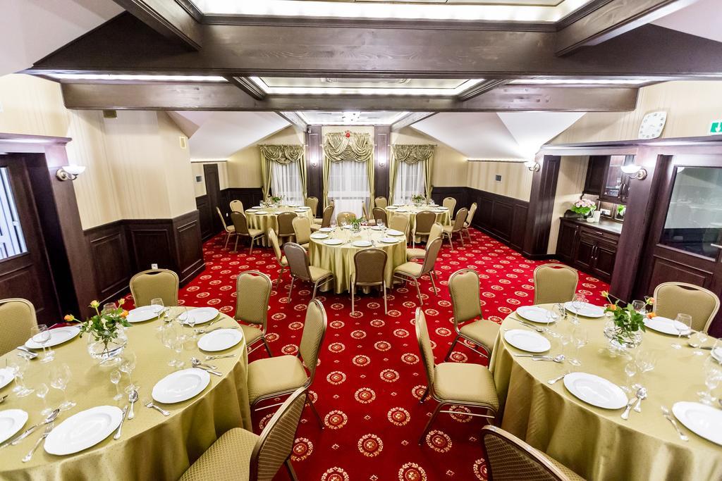 Hotel Krzyski Tarnów Buitenkant foto