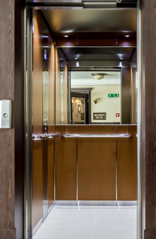 Hotel Krzyski Tarnów Buitenkant foto