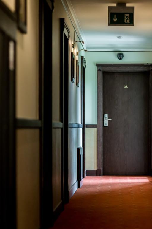 Hotel Krzyski Tarnów Buitenkant foto