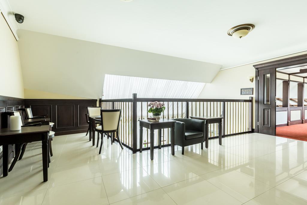 Hotel Krzyski Tarnów Buitenkant foto