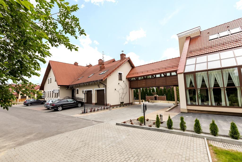 Hotel Krzyski Tarnów Buitenkant foto