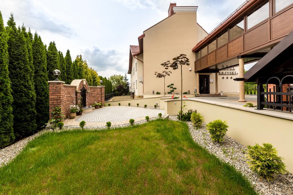 Hotel Krzyski Tarnów Buitenkant foto