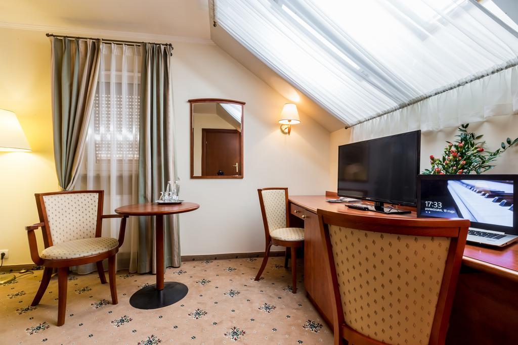 Hotel Krzyski Tarnów Kamer foto