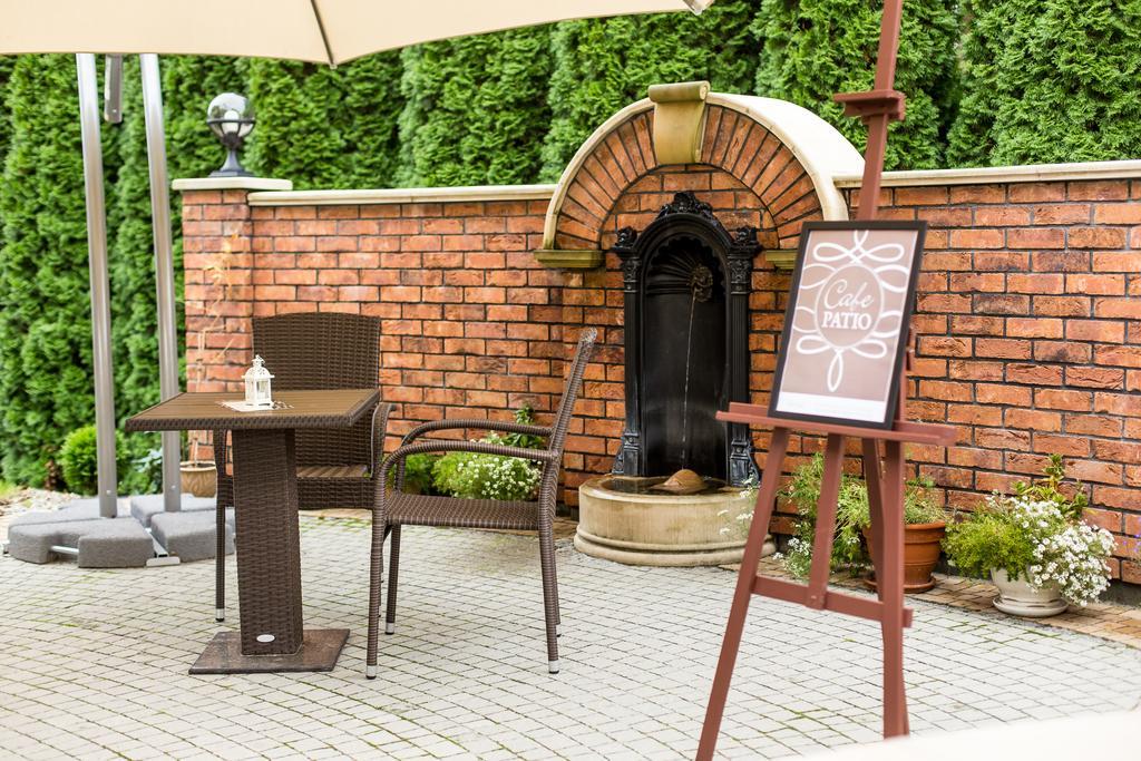 Hotel Krzyski Tarnów Buitenkant foto