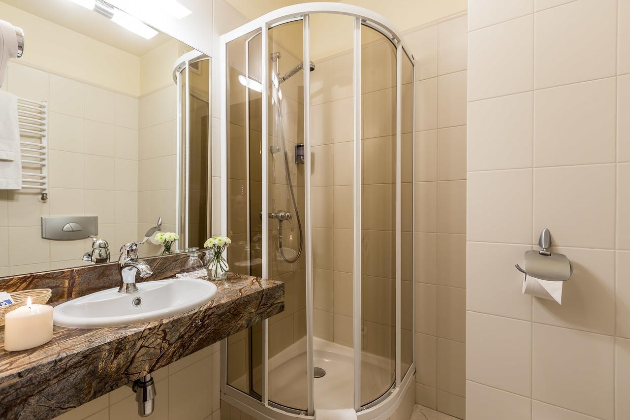 Hotel Krzyski Tarnów Buitenkant foto