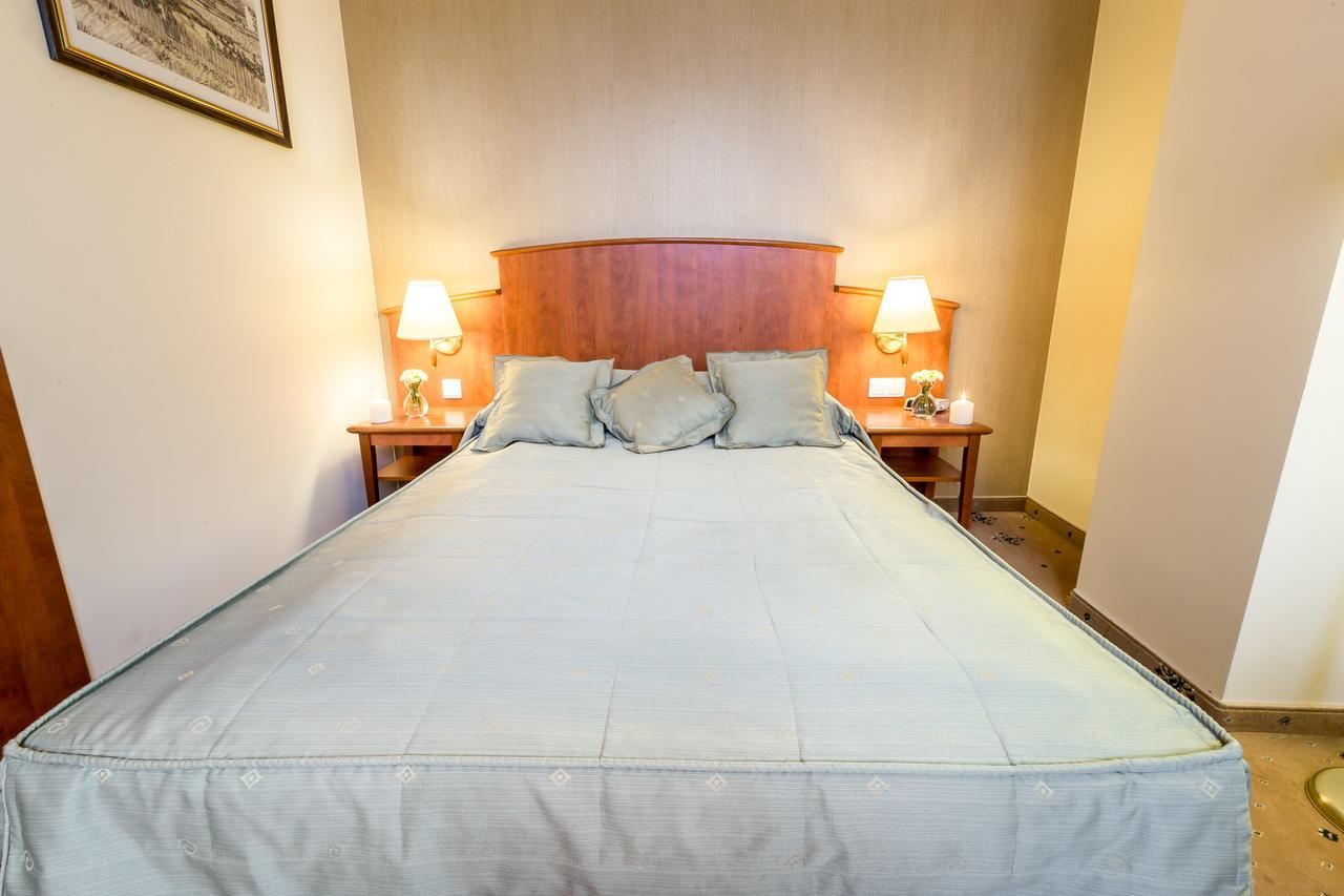 Hotel Krzyski Tarnów Buitenkant foto